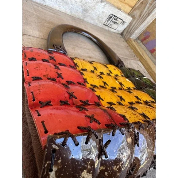 Handmade Coconut Shell Shiny Paint lacquer finish Handbag Purse w/wooden‎ handle - Picture 3 of 16